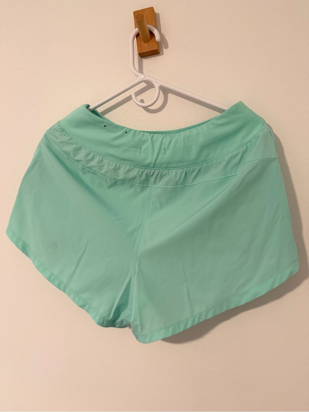 Tek Gear Women’s Medium Mint Green Athletic Running Shorts Zip Pockets - Picture 2 of 9